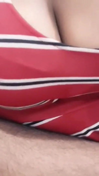 ポルノビデオを見ながら義理の息子とエッチになる