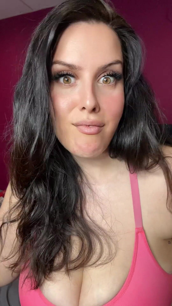 Young_strawberry: Je bedroog en hou van grote zwarte lul vóór je