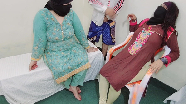 Netu: 素晴らしい3人組のアナルセックス、2人のインドムスリムのホットなバービーとデヴェル