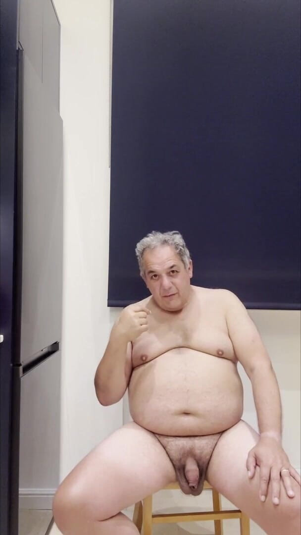 George Rex Solo: Personalizat pentru un fan, Explicație nud