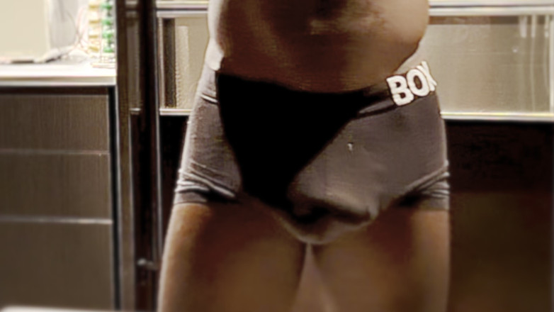 MrMagicDevil: Trở lại từ câu lạc bộ mặc quần áo như thế...