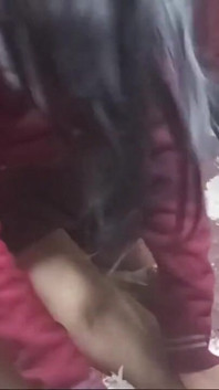 ¡Follando después de salir de clase y venga en las nalgias de la chica! ¡Los estudiantes se fueron solos en casa para la tarea de ciencias! Follando después de la escuela