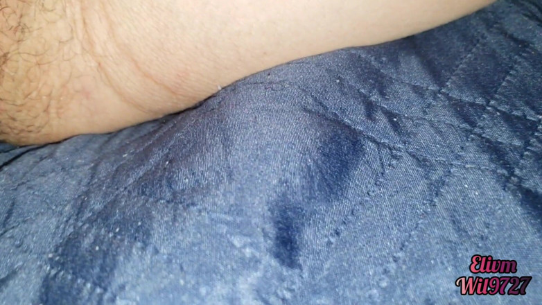 Wil9727: find my stepcousin without panties under her dress watching porn...