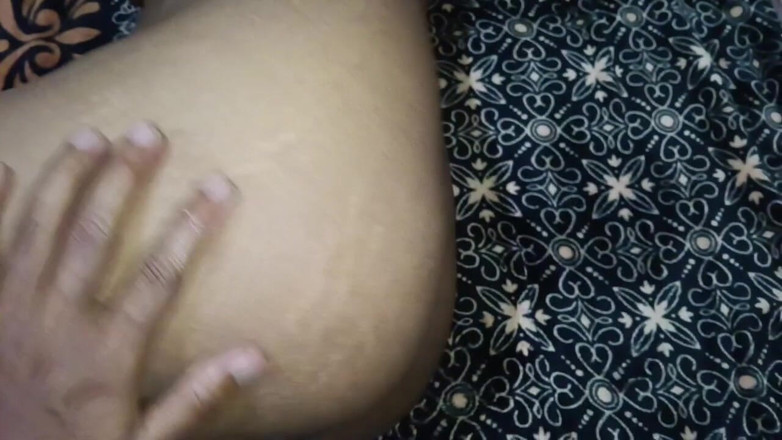 Mami4711: 丈夫和继妹非常紧地插入白色喷雾天空上下鸡巴