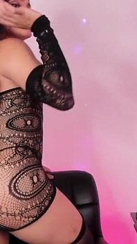 Kolombiyalı Sissy Naylonla Davetkar Diliyle Zıplayan Poposunu Sallıyor