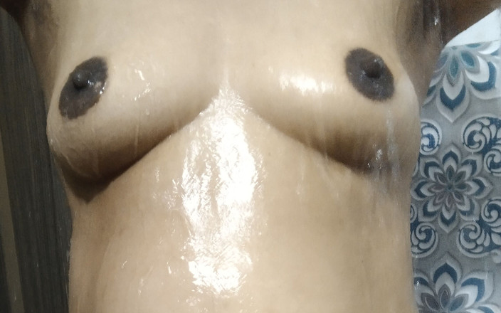 Rose candy: Stepmommy Taken Shower in Hotal Room