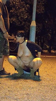 La Stupida Fica Prende Il Piscio Di Papà in Bocca
