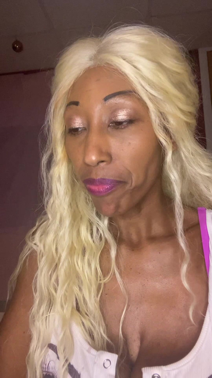 Tatiannasweets: Блондинка смокче член / ділдо краще, ніж інші дівчата?