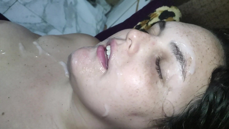 Cuckold Couple Swing: Hotwife mempunyai fetish untuk mengongkek rakan kolejnya dan dapat pancutan...