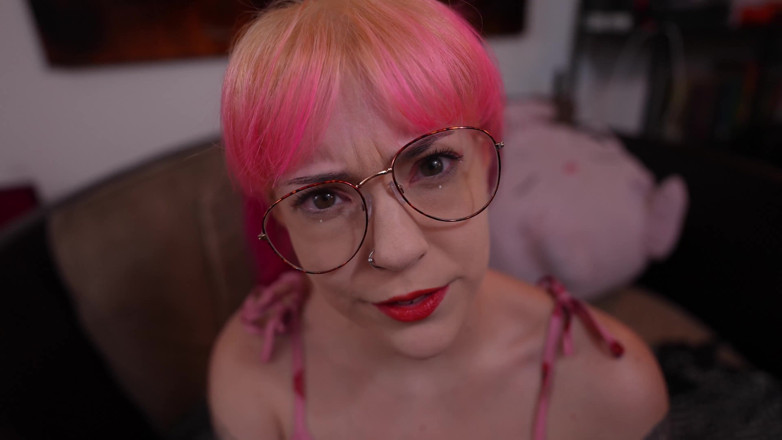 lilredvelvettt: Kız arkadaşını aldatmaya dönüştürüyor