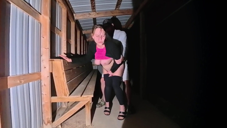 Mya Lane: Sex pe ascuns în parc și futai dur în poziția misionarului