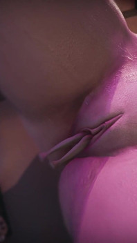 B032 男性が二人の美しい女性に縮小され、ディルドやピストンとして使われる。男が膣に飲み込まれる