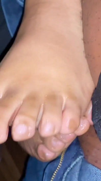Antonique Size 11 Feet Nude Toes Her 1st Footjob