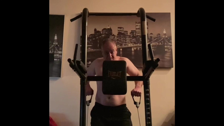 Alex Art: Người đàn ông mạnh mẽ thủ dâm sau khi tập luyện