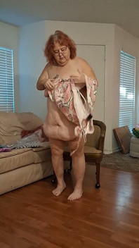 La Bella Grande Infermiera Vicki Prova Un Nuovo Ordine Di Abbigliamento per Te Parte 1