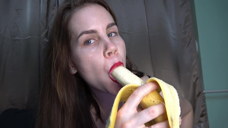 Anna Sky: Sexy Zrzka Anna Kouří a Saje Různé Předměty