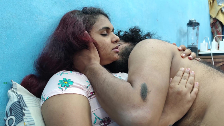 Vaigavarun45: Beso de tetas con lamer ombligo