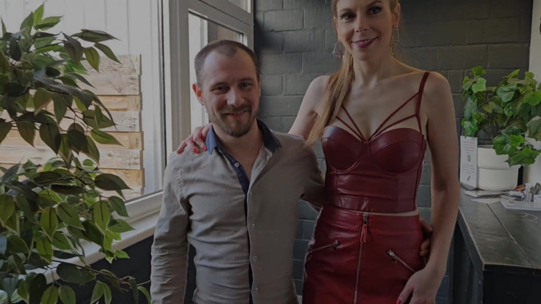 Alice Maze: Як весело провести час із більярдним столом у Новий рік? Запитайте Алісу Мейз!