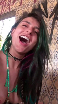 I Found an Abandoned Building on the Road and Took a Hottie with Dreadlocks to Fuck Her Right There