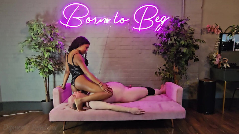 Domestic femdom: Jak długo możesz trwać poniżej mojego idealnego tyłka?