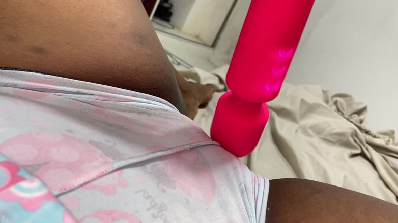 omairaberbatov: I Put on Tight Shorts and Itch My Vagina and...