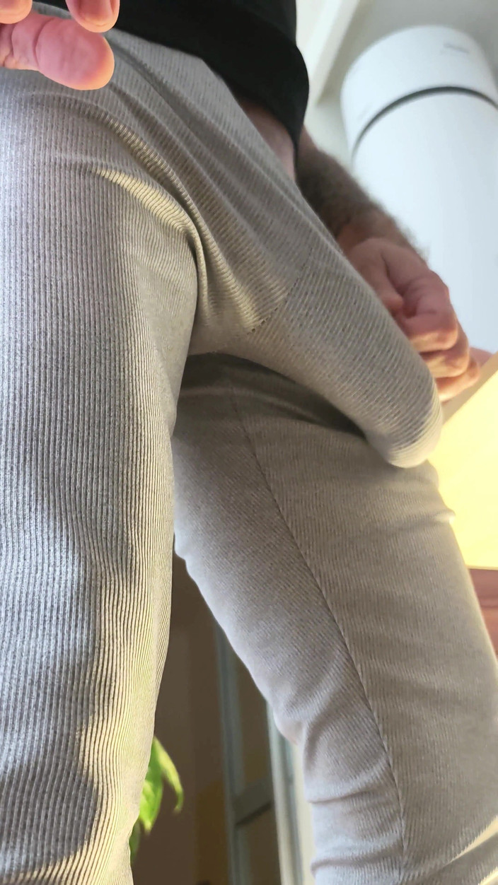 itapapixxl: देखने का बिंदु बड़ा लंड डैडी तेल से सनी बिना खतना वाला लंड दिखाता है