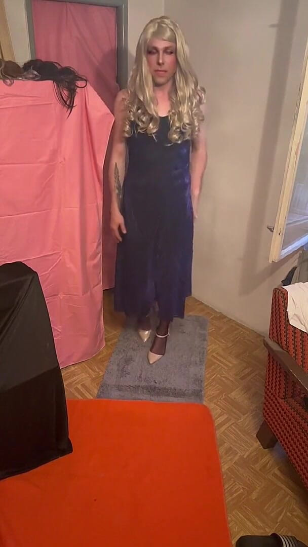 Laura Luiscz: Sissy Crossdresser Cat Walk Training