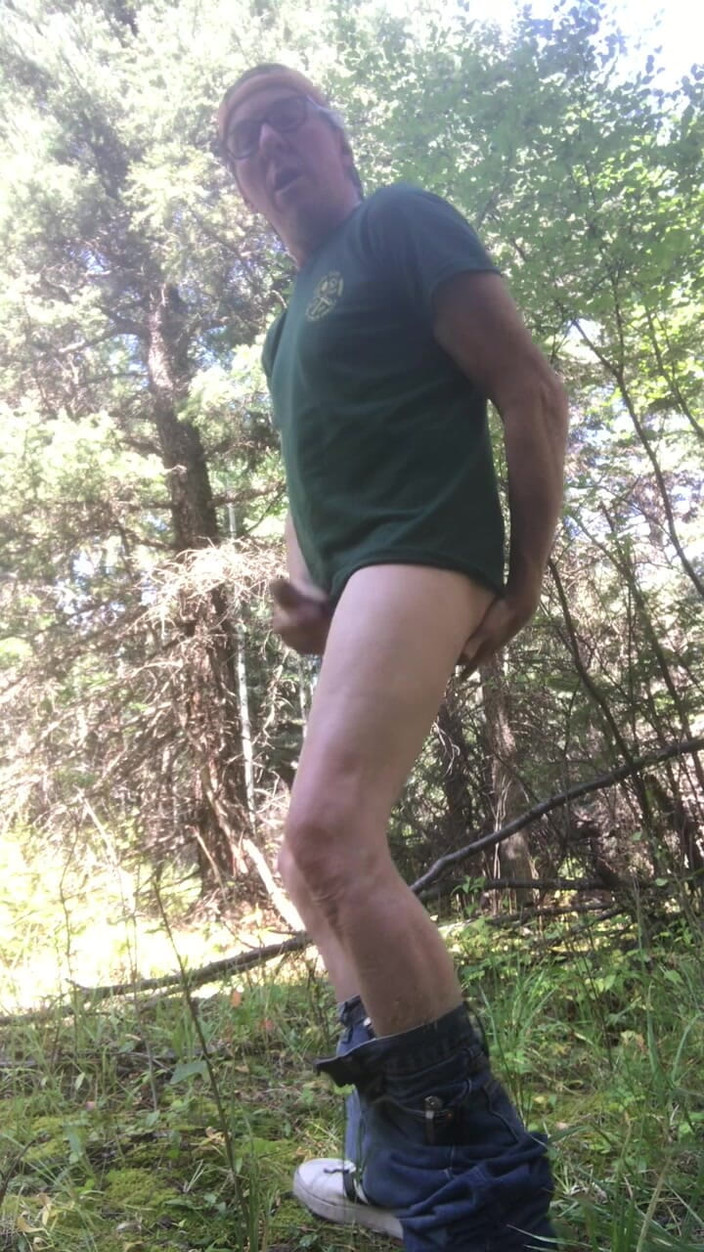 Adam Kaye: Adam Kaye trekt zich af in de bergen