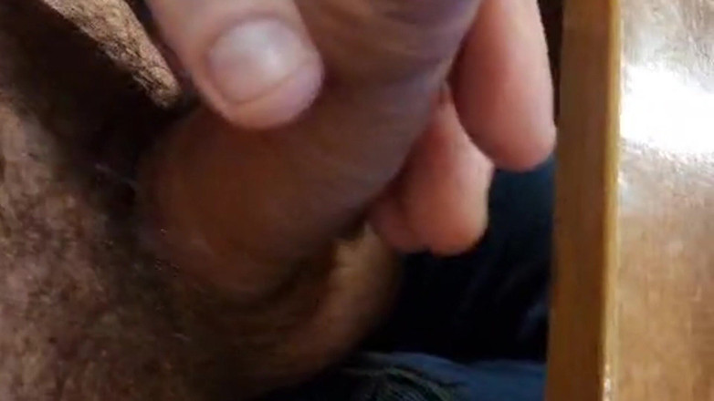 Jordance: Гарний член дрочить в офісі