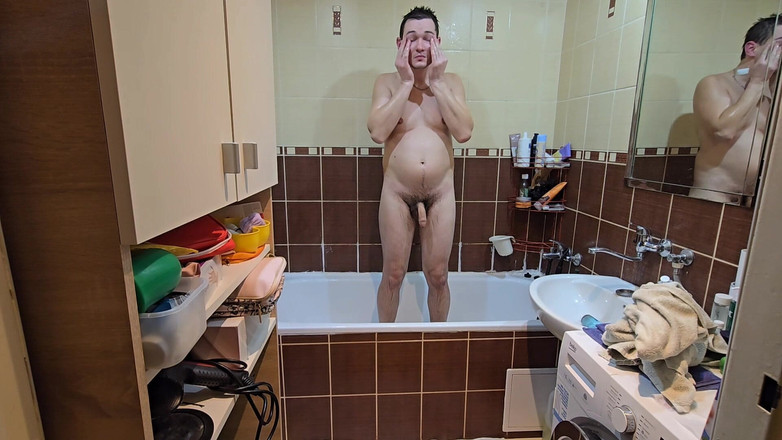 Fap_man93: Terapie cu apă fierbinte - timp privat de duș al tipului...