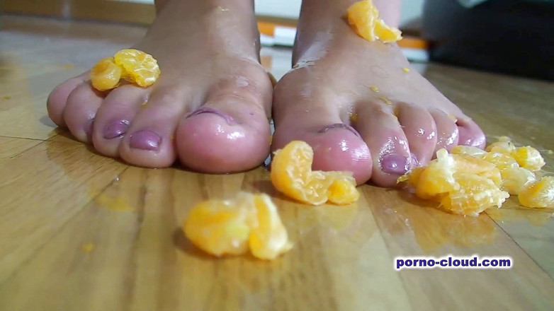 Porno Cloud: 熟女足交