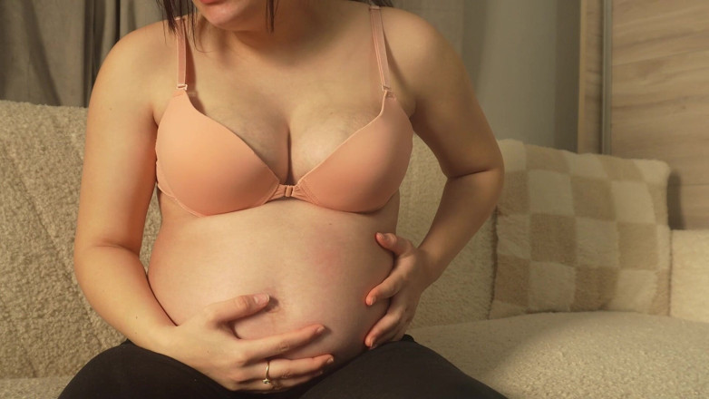 AmayaMori: Hamile göbek gazla dolu osurmayı bırakamıyorum