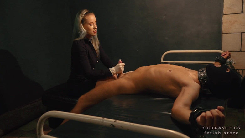 Cruel Anettes fetish world: Membuatkan dia memancut mani
