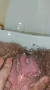 Ein bach fließt durch meine haare