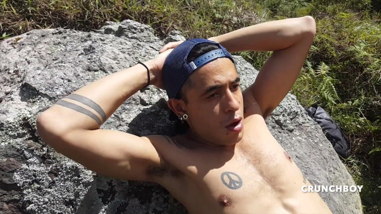 Interracial porn sex: Heterosexual latino follando a un gay en cruising al aire...