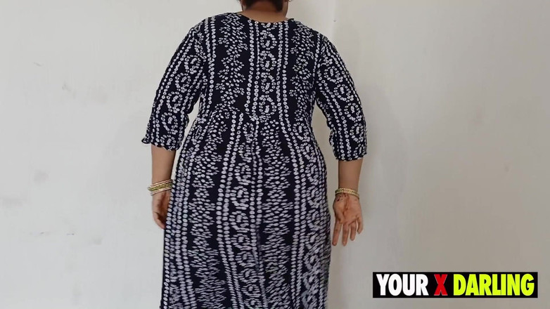 Jony Darling: Indische mollige huisvrouw met dikke kont schudt haar kont en...