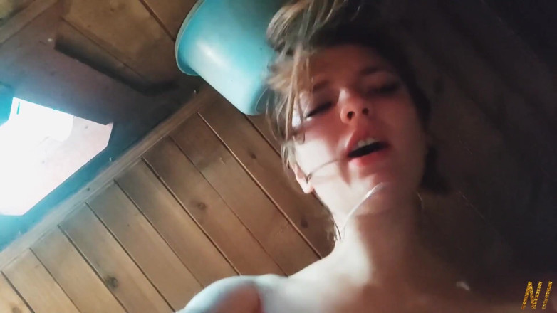 Vika Lita: Deel 2 - rode pet in de sauna