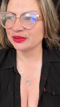 Zralá Kolumbijka miluje, když ji šuká zadek i vagína současně