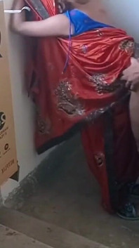 Qui va chez bhabhi, la bhabhi se fait baiser par tout le monde