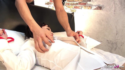 Asian porn collection: BDSM japoński jebanie bez cenzury z uroczą chudą nastolatką