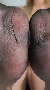 Nilon Asli Dan Jari Kaki Mengintip