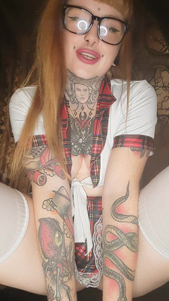 Yourfavecumslut: Uriașă îl găsește pe fostul iubit care se micșorează și se perversează