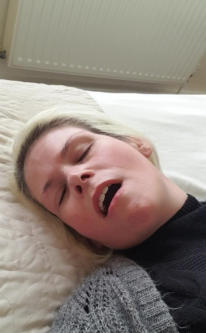 SkylerSquirt: Arătându-mi fața orgasmului în timp ce îmi ling pizda Xx