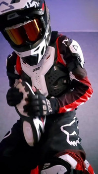 Yeni nike spor ayakkabılar ve en sevdiğim motocross ekipmanları beni çok sert yaptı