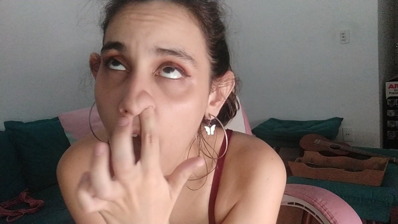Ms Candy Bunny: Recogiendo mi nariz y lamiendo mis dedos