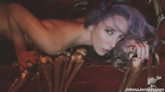 Jelena Jensen: Jelena Jensen stuzzica la figa per Halloween!