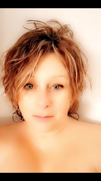 Potřebuji, aby mi někdo umyl záda