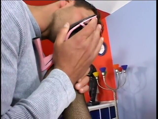3 Bangers: Blonda țâțoasă este futută de două pule groase în cur