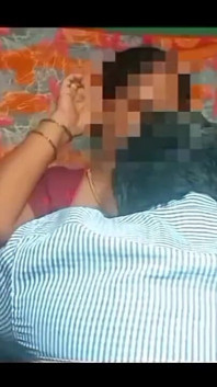 Cikgu Tamil bercium dengan pelajar