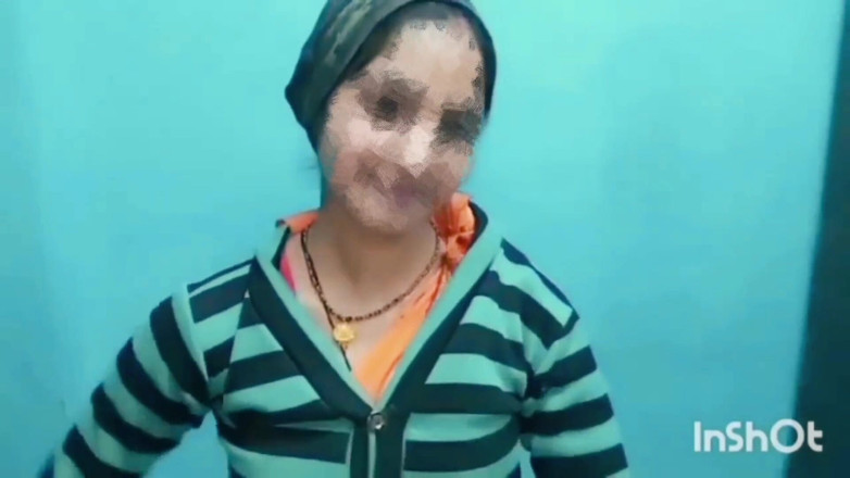 Village studio: Indyjska gorąca dziewczyna została zerżnięta w pozycji stojącej, trudno jebanie...